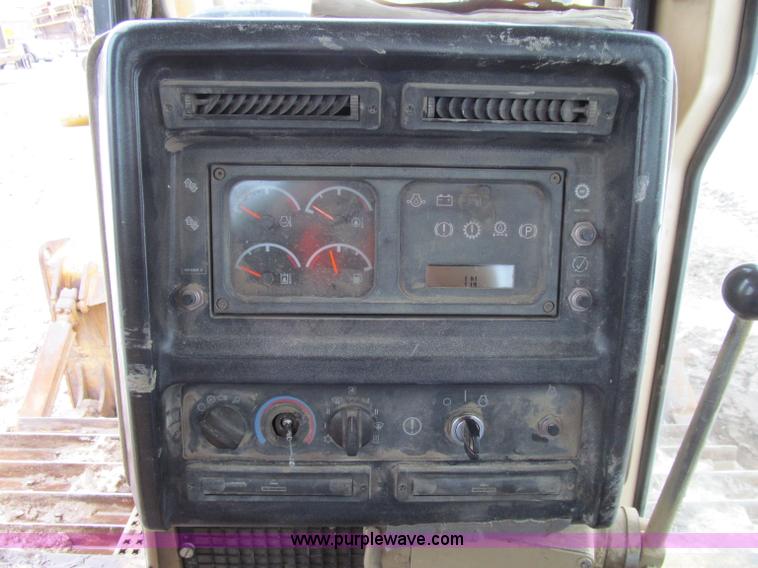 image for item D7173 2001 Caterpillar D6R XW dozer