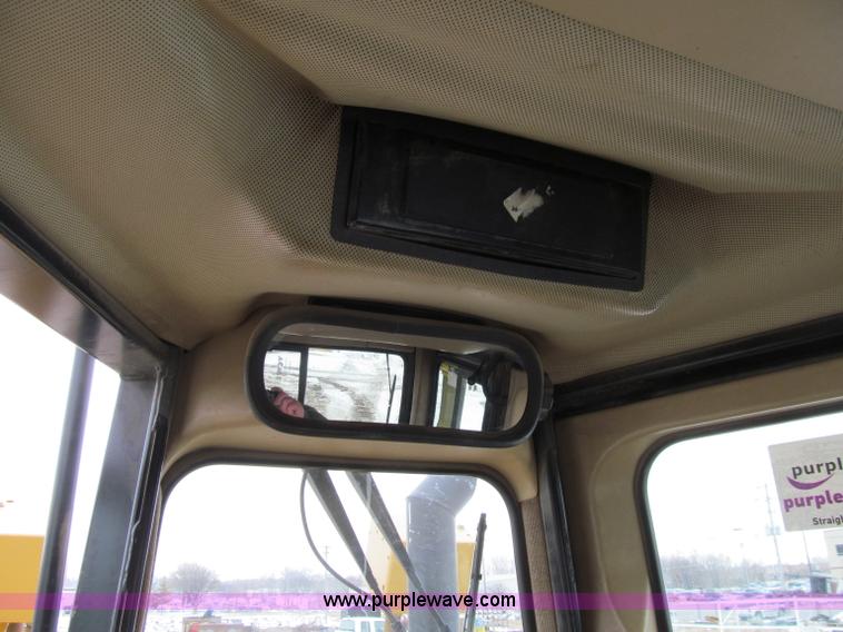 image for item D7173 2001 Caterpillar D6R XW dozer