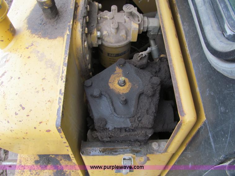 image for item D7173 2001 Caterpillar D6R XW dozer