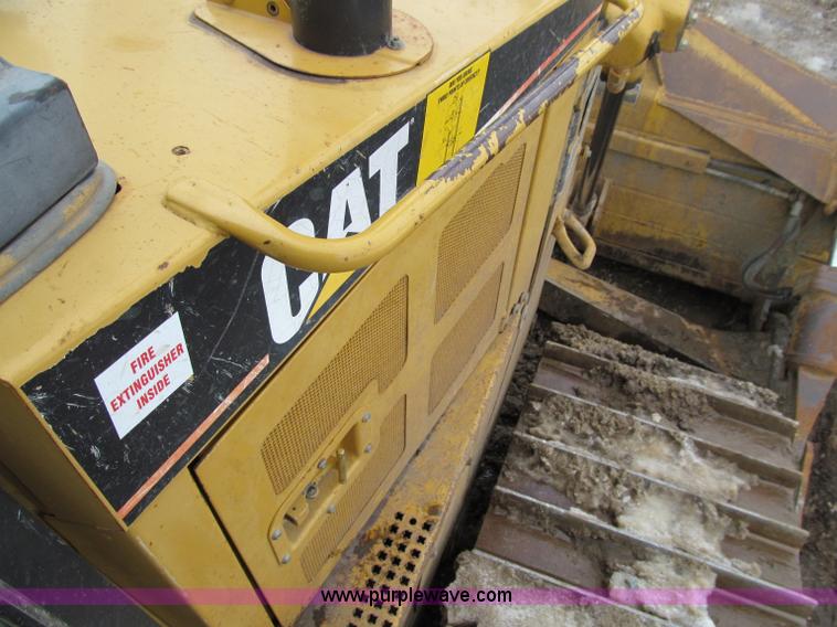image for item D7173 2001 Caterpillar D6R XW dozer