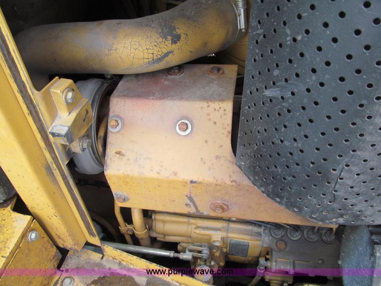 image for item D7173 2001 Caterpillar D6R XW dozer