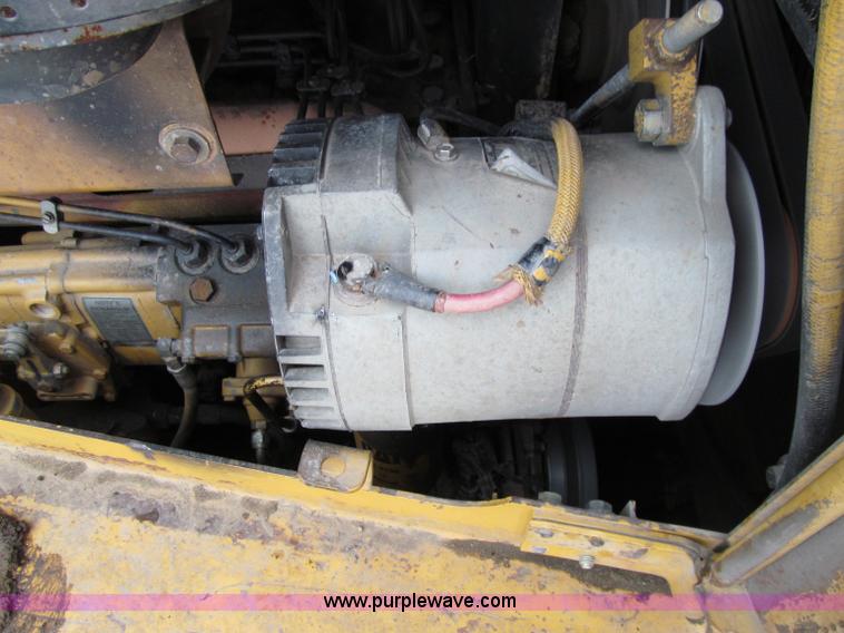 image for item D7173 2001 Caterpillar D6R XW dozer