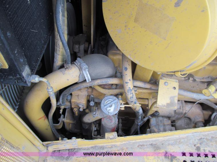 image for item D7173 2001 Caterpillar D6R XW dozer