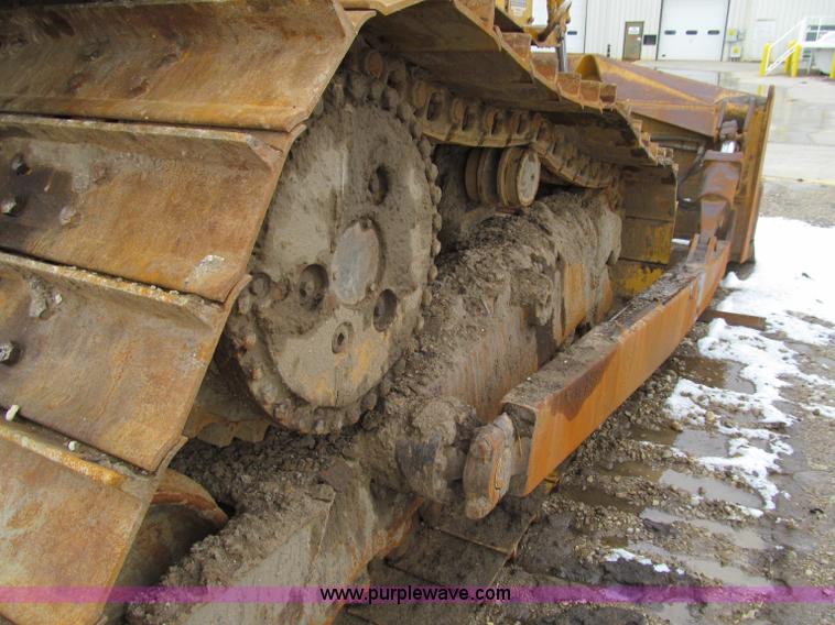 image for item D7173 2001 Caterpillar D6R XW dozer