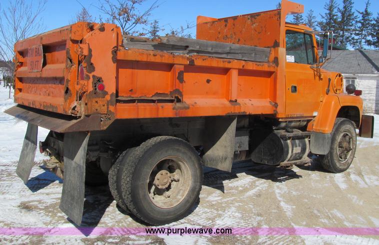 image for item D7242 1997 Ford N7000 dump truck