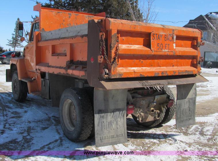 image for item D7242 1997 Ford N7000 dump truck