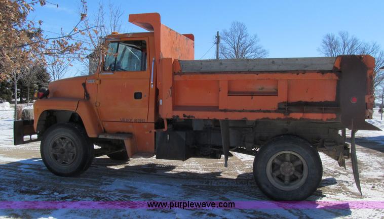 image for item D7242 1997 Ford N7000 dump truck