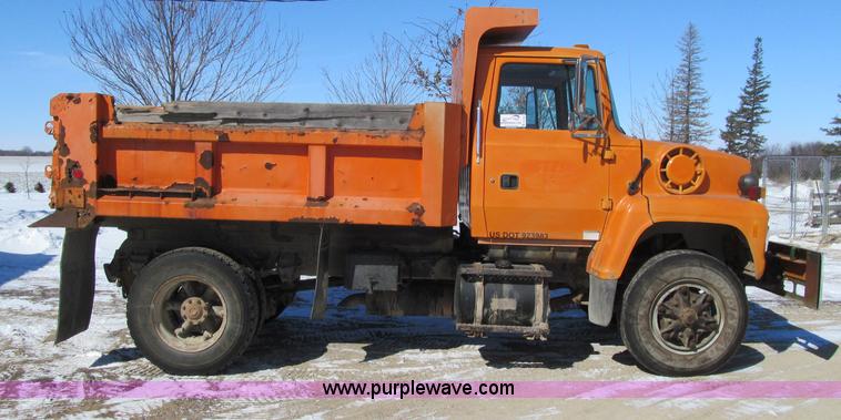 image for item D7242 1997 Ford N7000 dump truck