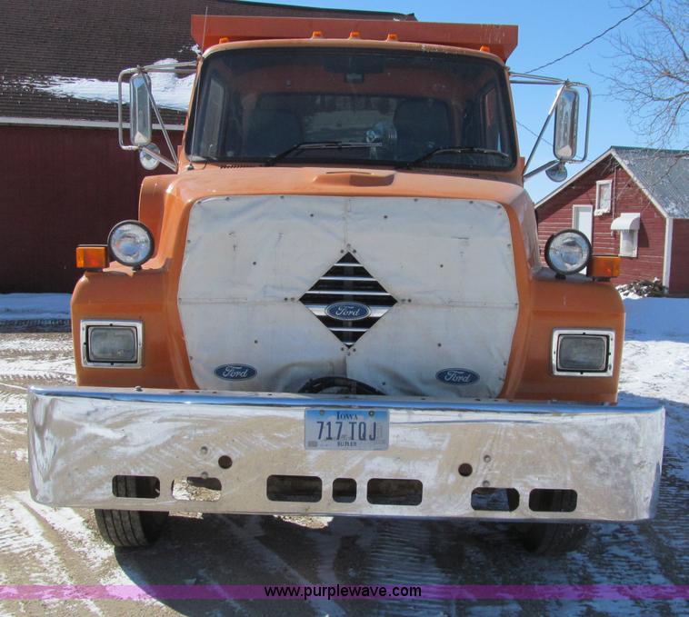 image for item D7242 1997 Ford N7000 dump truck