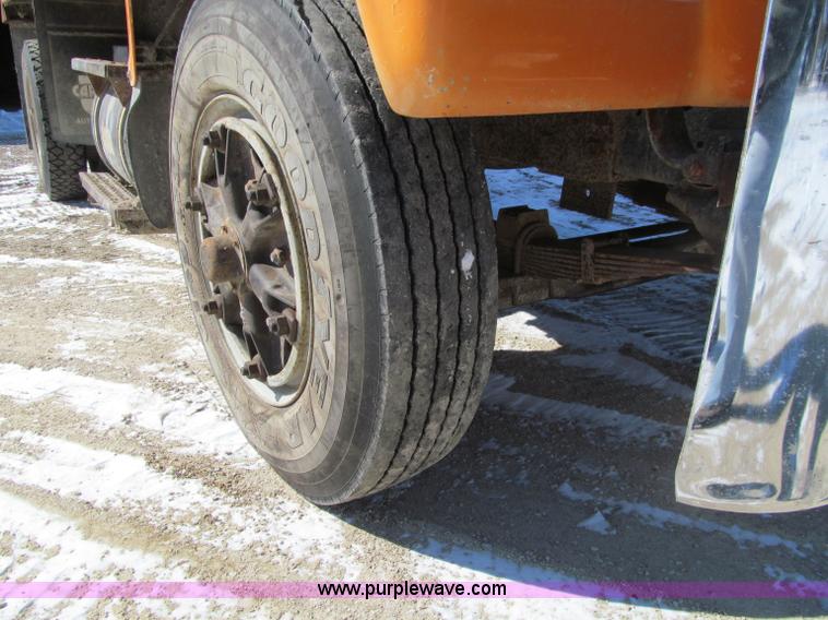 image for item D7242 1997 Ford N7000 dump truck