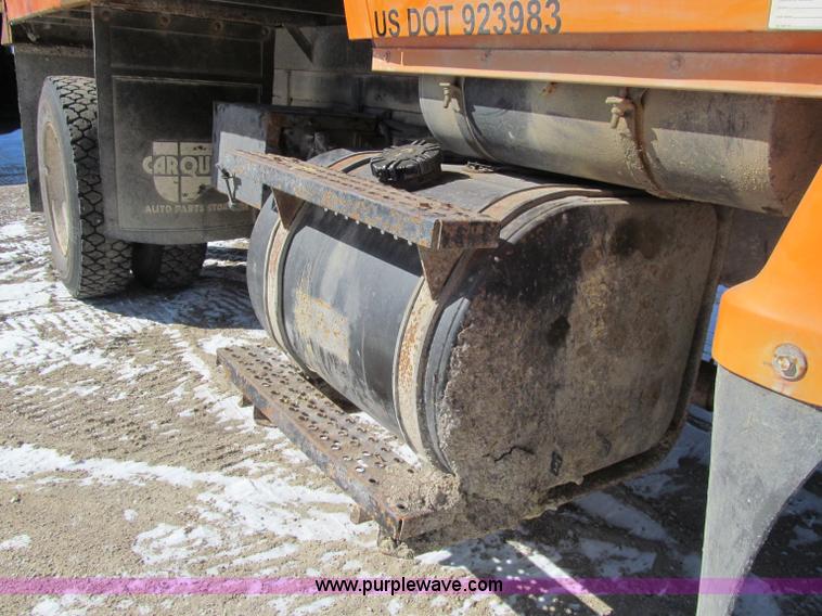 image for item D7242 1997 Ford N7000 dump truck