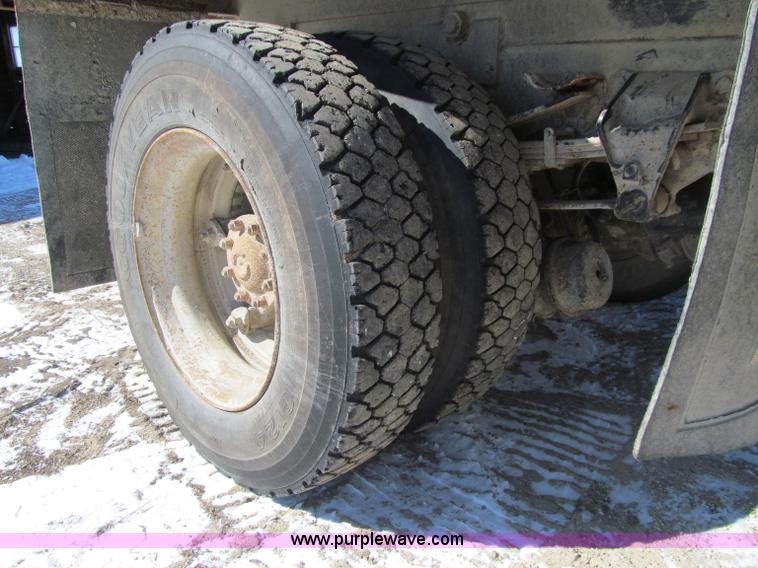 image for item D7242 1997 Ford N7000 dump truck