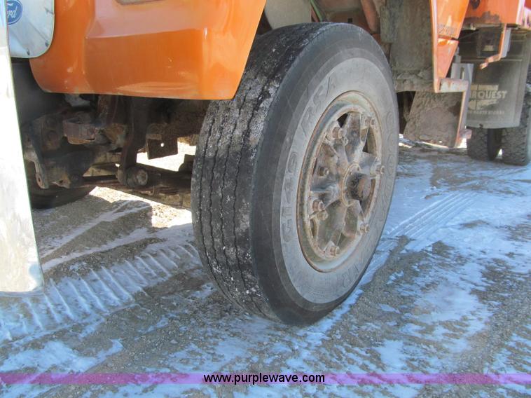 image for item D7242 1997 Ford N7000 dump truck