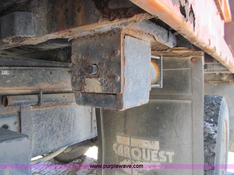 image for item D7242 1997 Ford N7000 dump truck