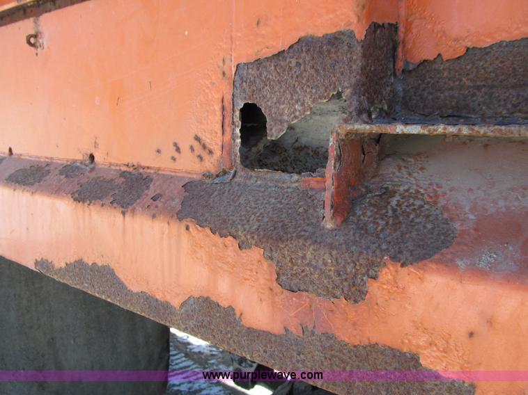 image for item D7242 1997 Ford N7000 dump truck