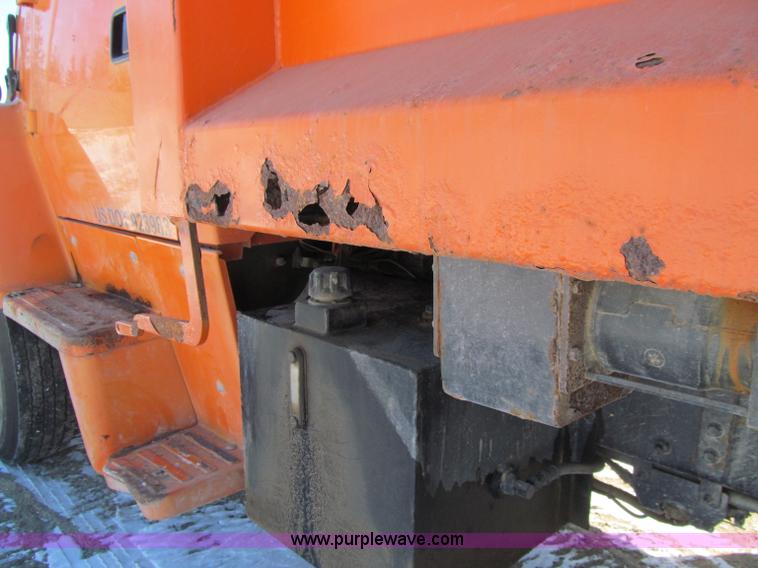 image for item D7242 1997 Ford N7000 dump truck