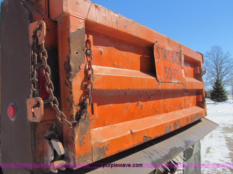 image for item D7242 1997 Ford N7000 dump truck