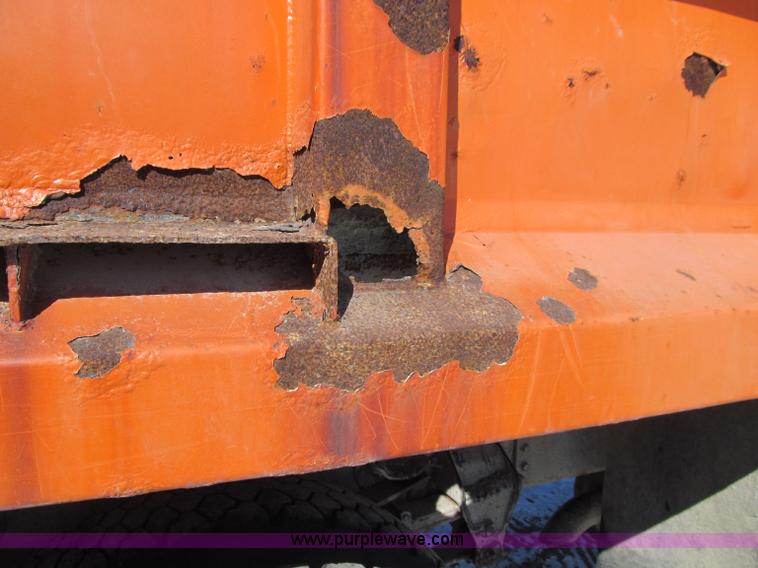 image for item D7242 1997 Ford N7000 dump truck