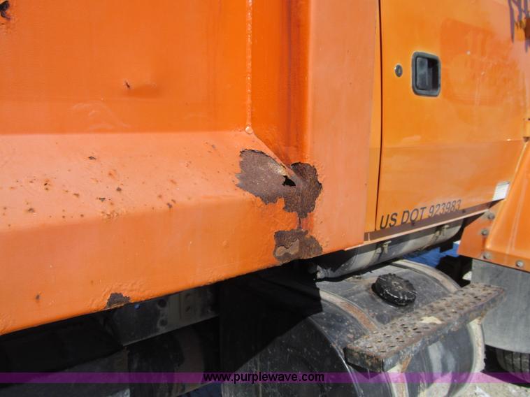 image for item D7242 1997 Ford N7000 dump truck