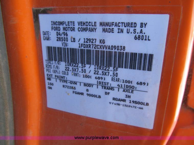 image for item D7242 1997 Ford N7000 dump truck