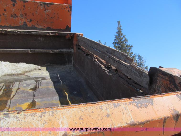 image for item D7242 1997 Ford N7000 dump truck