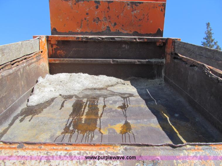 image for item D7242 1997 Ford N7000 dump truck