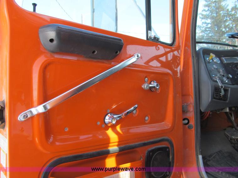 image for item D7242 1997 Ford N7000 dump truck