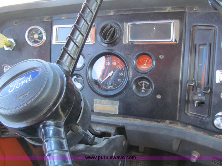 image for item D7242 1997 Ford N7000 dump truck