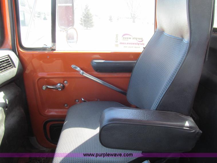 image for item D7242 1997 Ford N7000 dump truck