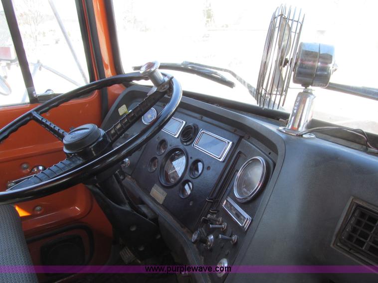 image for item D7242 1997 Ford N7000 dump truck