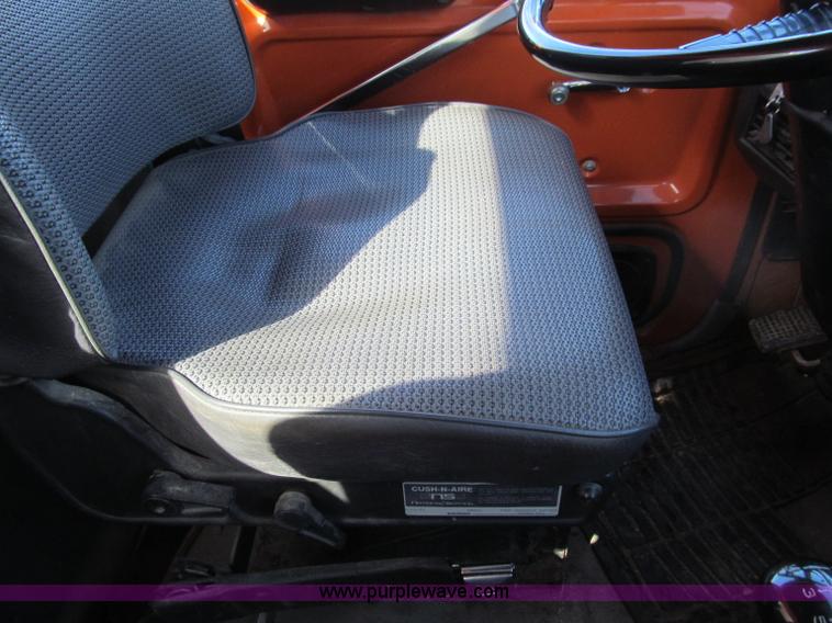 image for item D7242 1997 Ford N7000 dump truck