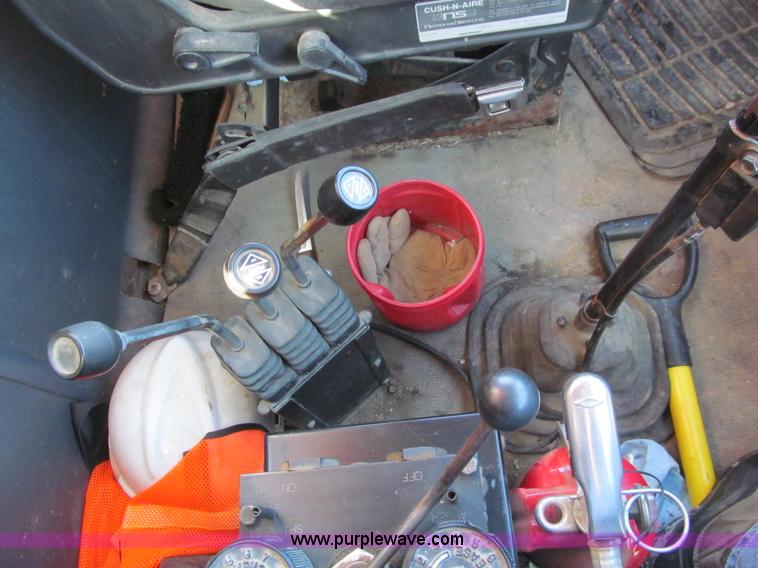 image for item D7242 1997 Ford N7000 dump truck