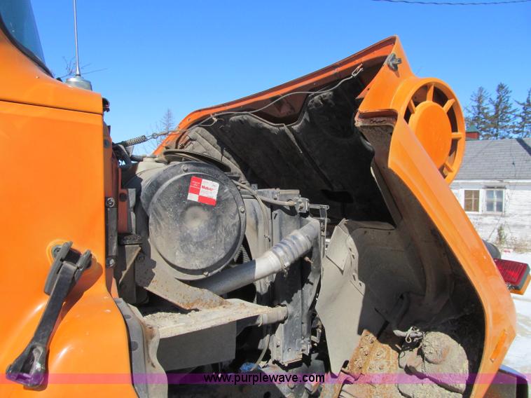 image for item D7242 1997 Ford N7000 dump truck