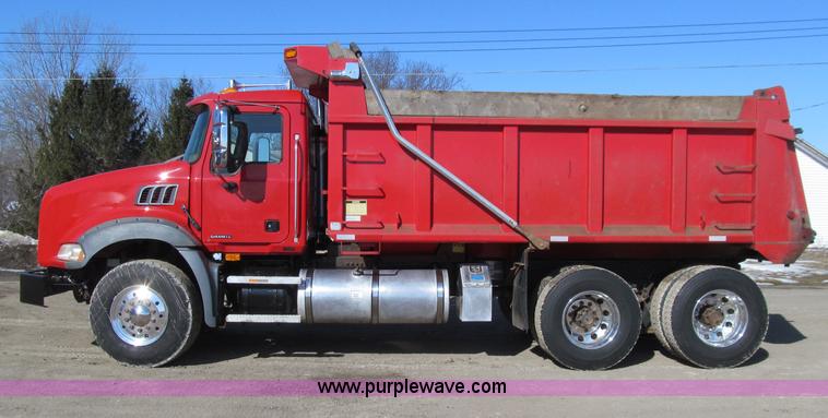 image for item D7244 2007 Mack CT713 Granite tandem axle dump truck