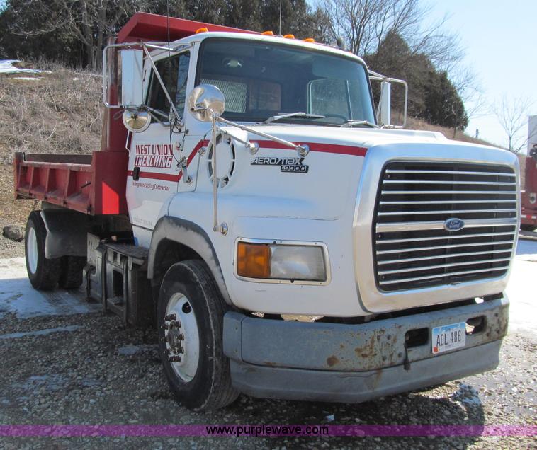 image for item D7248 1993 Ford L9000 Aeromax dump truck