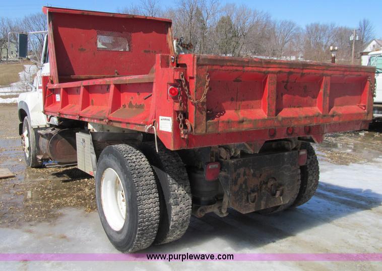 image for item D7248 1993 Ford L9000 Aeromax dump truck