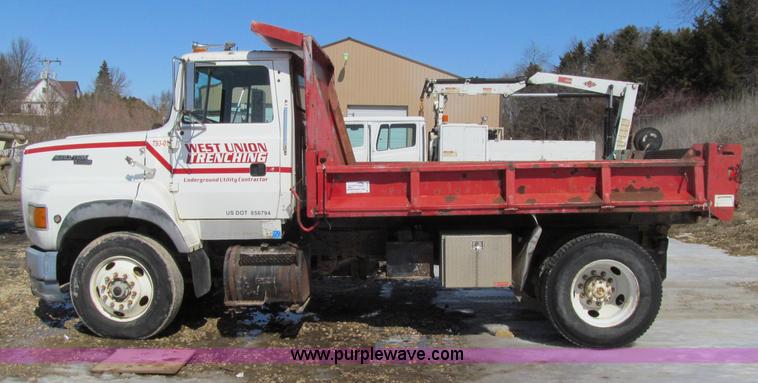 image for item D7248 1993 Ford L9000 Aeromax dump truck