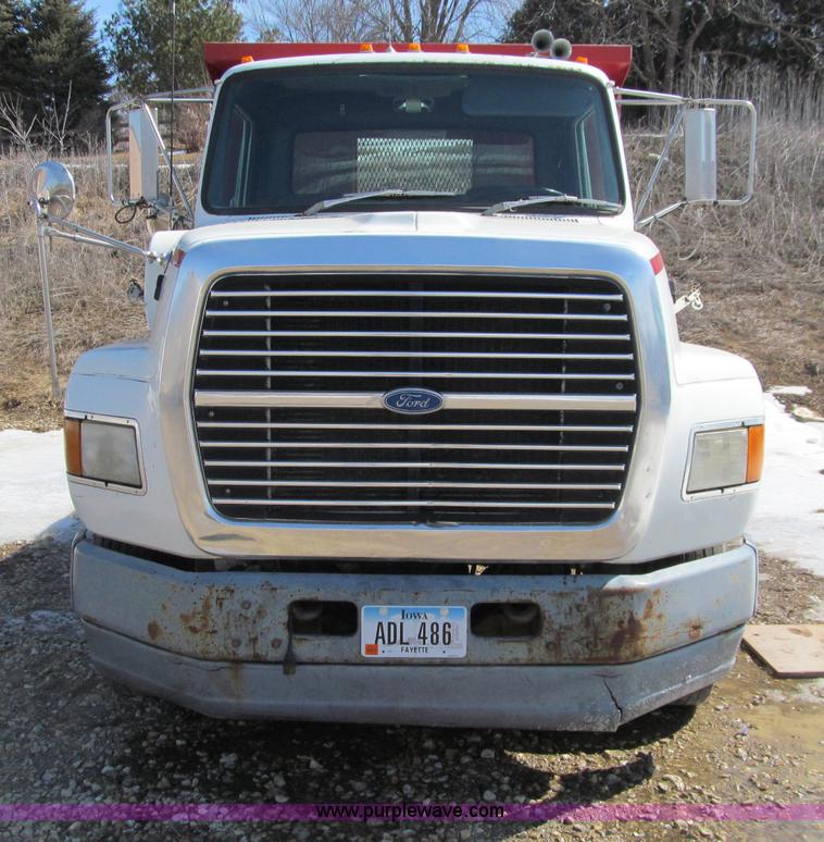 image for item D7248 1993 Ford L9000 Aeromax dump truck