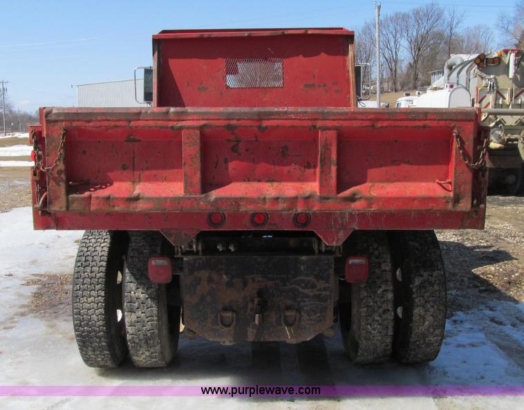 image for item D7248 1993 Ford L9000 Aeromax dump truck