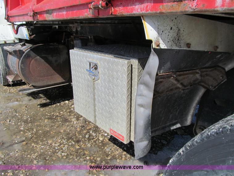 image for item D7248 1993 Ford L9000 Aeromax dump truck