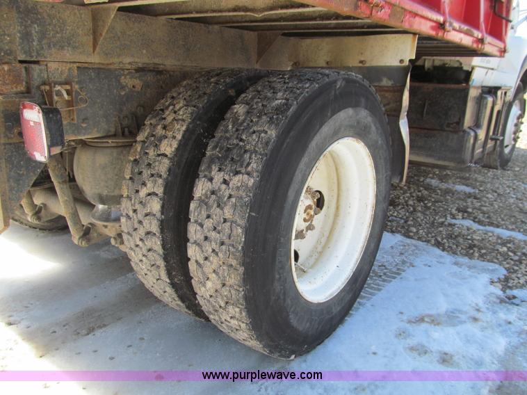 image for item D7248 1993 Ford L9000 Aeromax dump truck