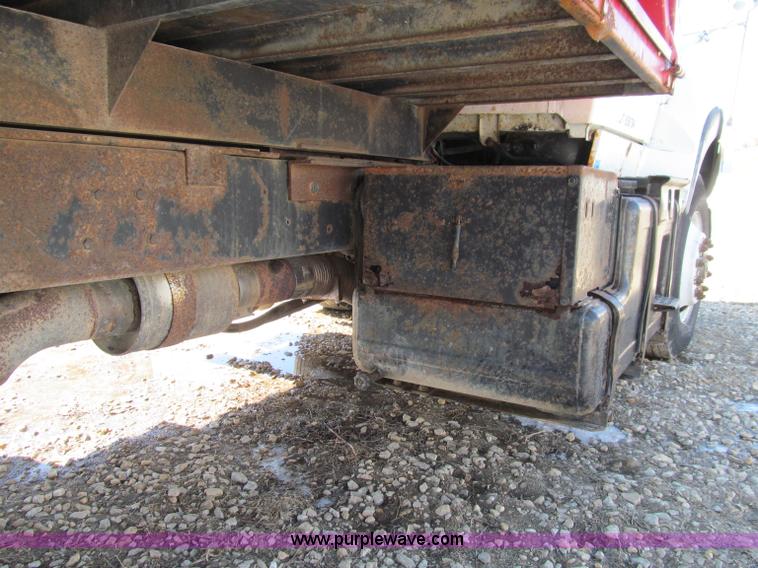 image for item D7248 1993 Ford L9000 Aeromax dump truck