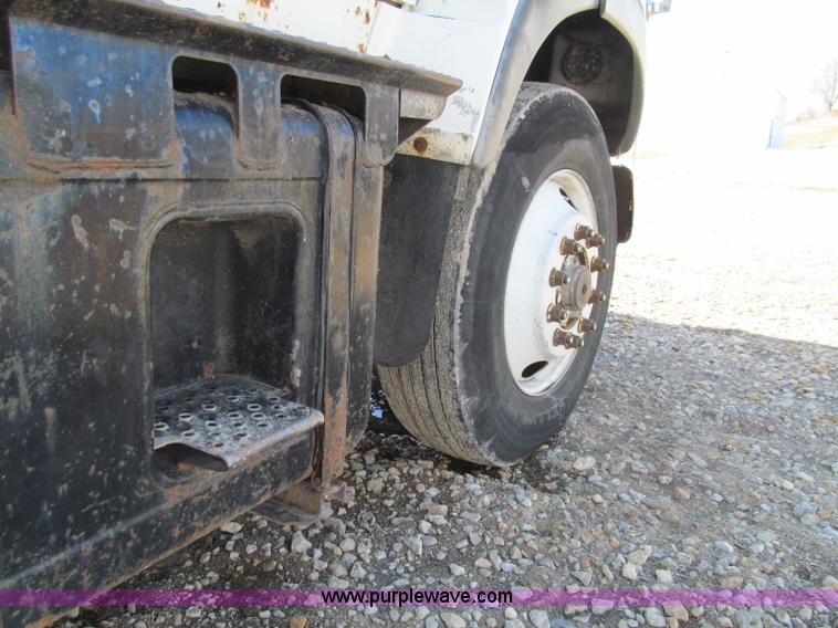 image for item D7248 1993 Ford L9000 Aeromax dump truck