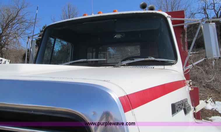 image for item D7248 1993 Ford L9000 Aeromax dump truck