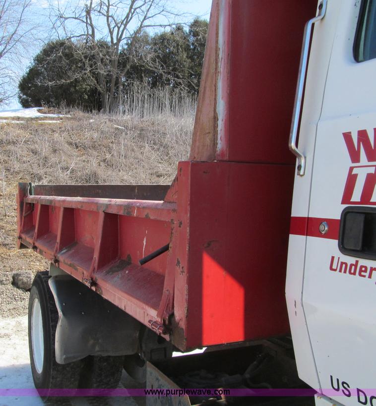 image for item D7248 1993 Ford L9000 Aeromax dump truck