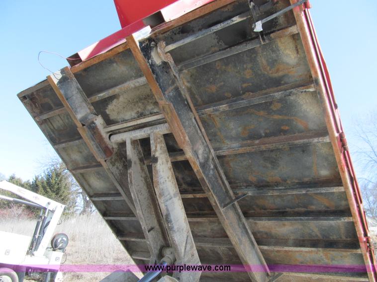 image for item D7248 1993 Ford L9000 Aeromax dump truck