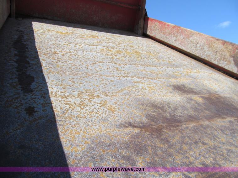 image for item D7248 1993 Ford L9000 Aeromax dump truck