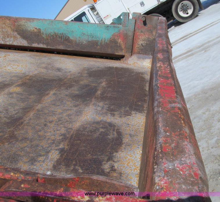 image for item D7248 1993 Ford L9000 Aeromax dump truck