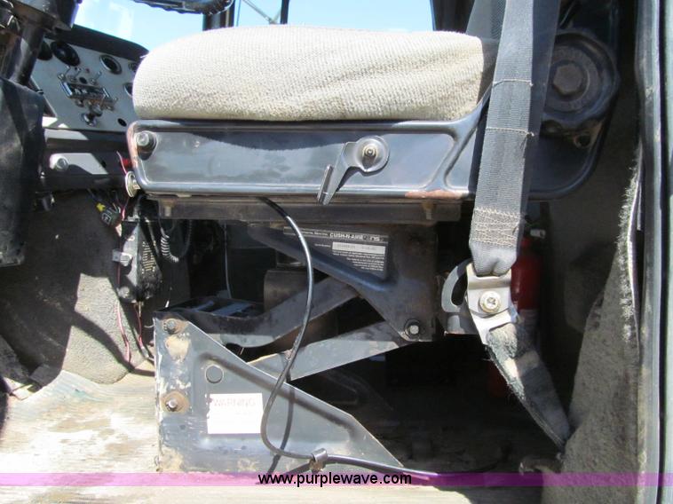 image for item D7248 1993 Ford L9000 Aeromax dump truck