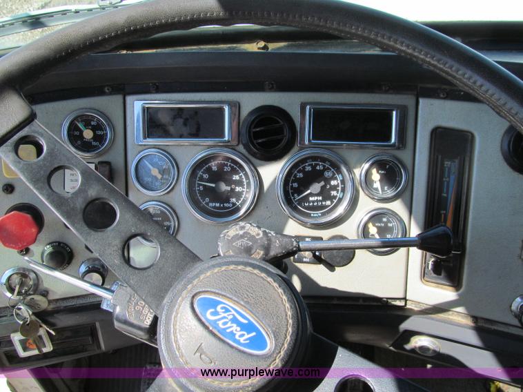 image for item D7248 1993 Ford L9000 Aeromax dump truck